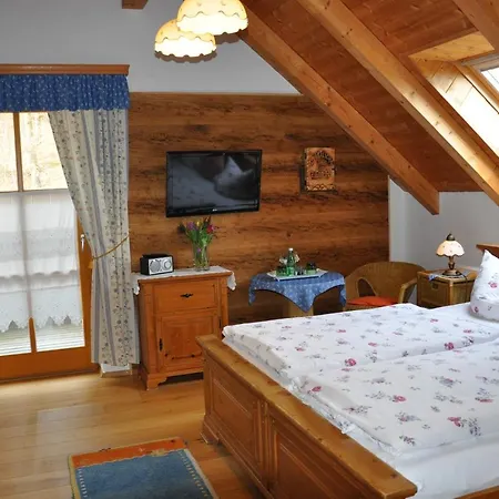 Gmiatliche Stubm B&B 로이페어스도르프 바이 퓌르스텐펠트